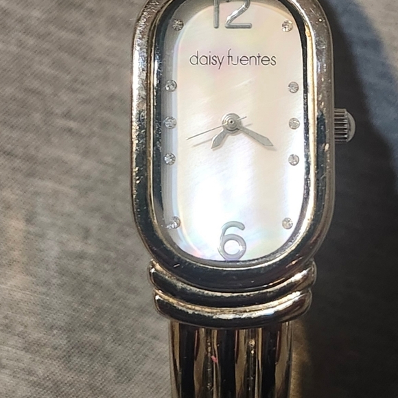 Daisy Fuentes Silver Watch with Cream Dial - Picture 1 of 1